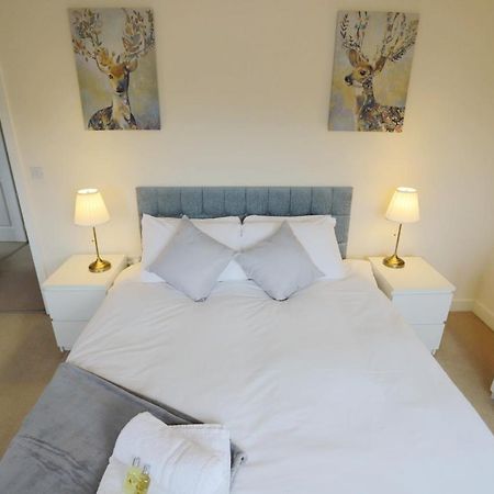 Easytravel Luxury Nec/Airport 3 Beds House Apartment เบอร์มิงแฮม ภายนอก รูปภาพ