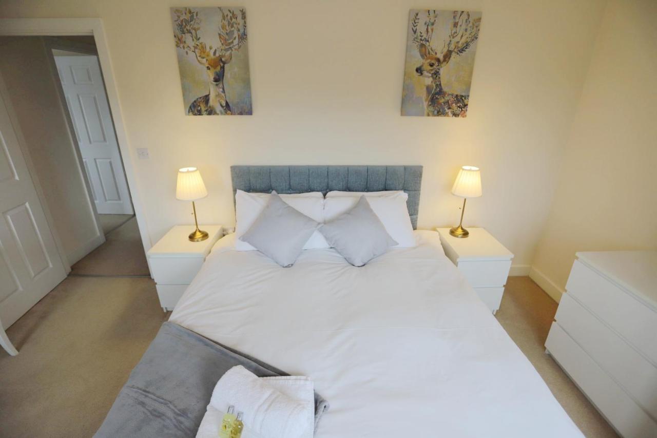 Easytravel Luxury Nec/Airport 3 Beds House Apartment เบอร์มิงแฮม ภายนอก รูปภาพ