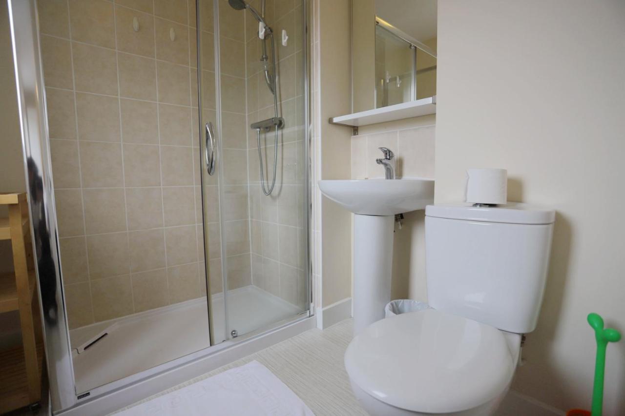 Easytravel Luxury Nec/Airport 3 Beds House Apartment เบอร์มิงแฮม ภายนอก รูปภาพ