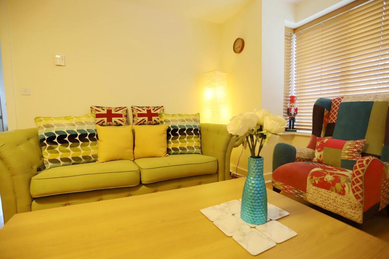 Easytravel Luxury Nec/Airport 3 Beds House Apartment เบอร์มิงแฮม ภายนอก รูปภาพ