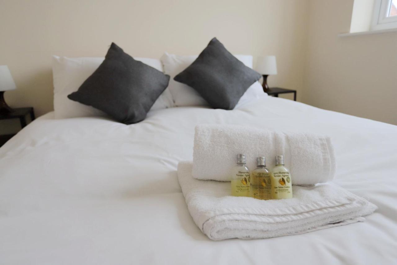 Easytravel Luxury Nec/Airport 3 Beds House Apartment เบอร์มิงแฮม ภายนอก รูปภาพ