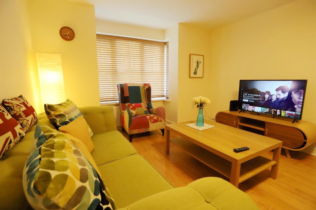 Easytravel Luxury Nec/Airport 3 Beds House Apartment เบอร์มิงแฮม ภายนอก รูปภาพ
