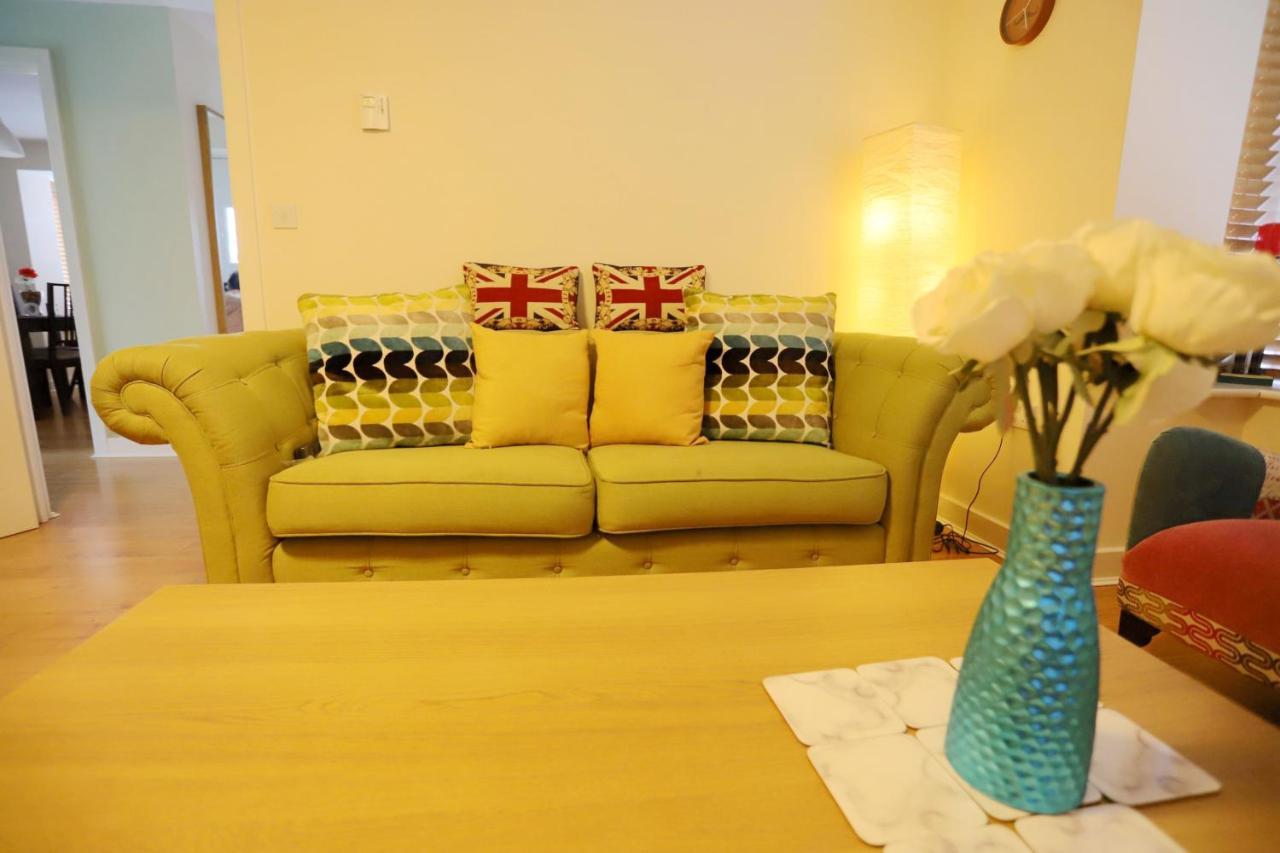 Easytravel Luxury Nec/Airport 3 Beds House Apartment เบอร์มิงแฮม ภายนอก รูปภาพ