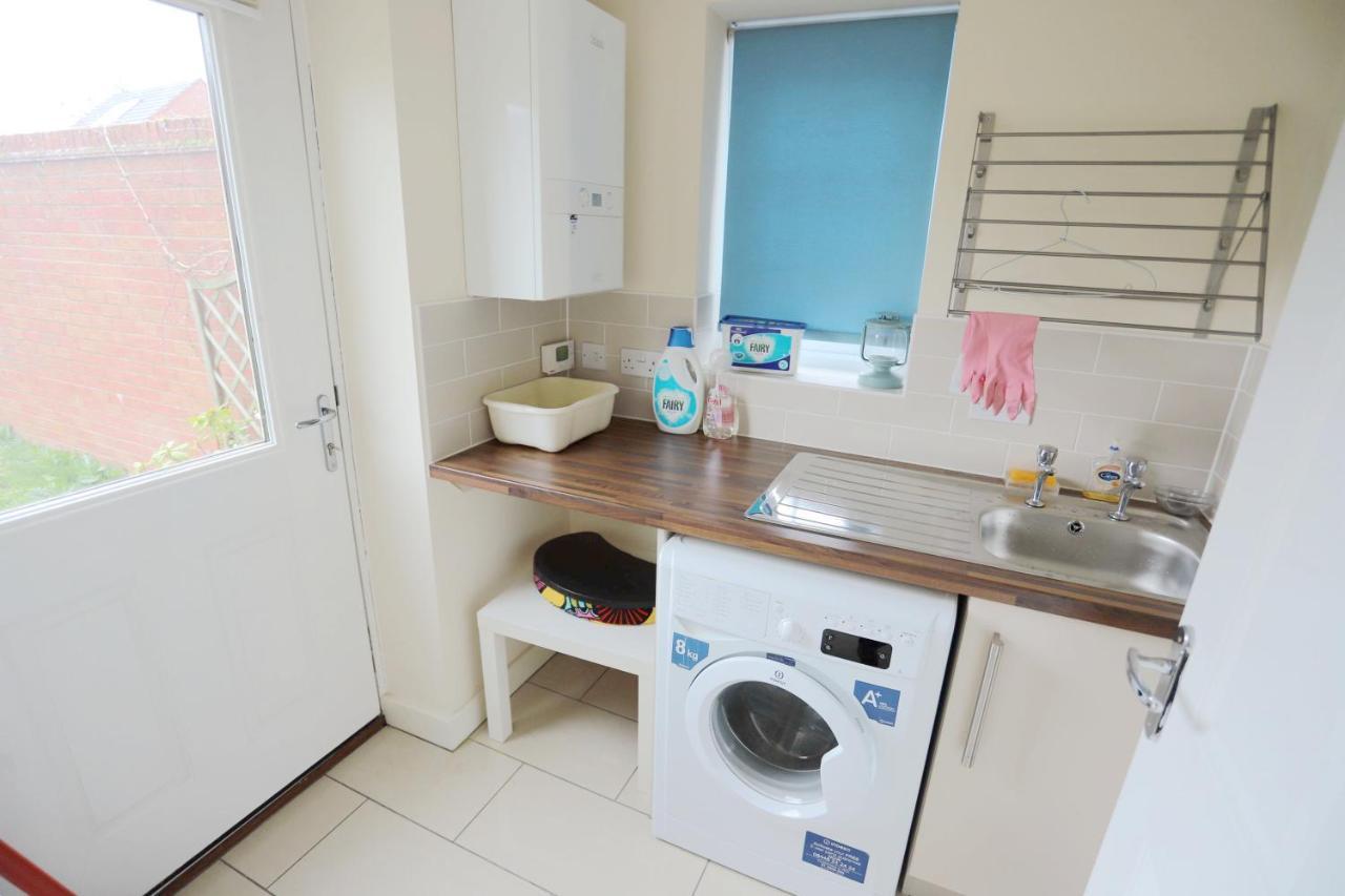 Easytravel Luxury Nec/Airport 3 Beds House Apartment เบอร์มิงแฮม ภายนอก รูปภาพ
