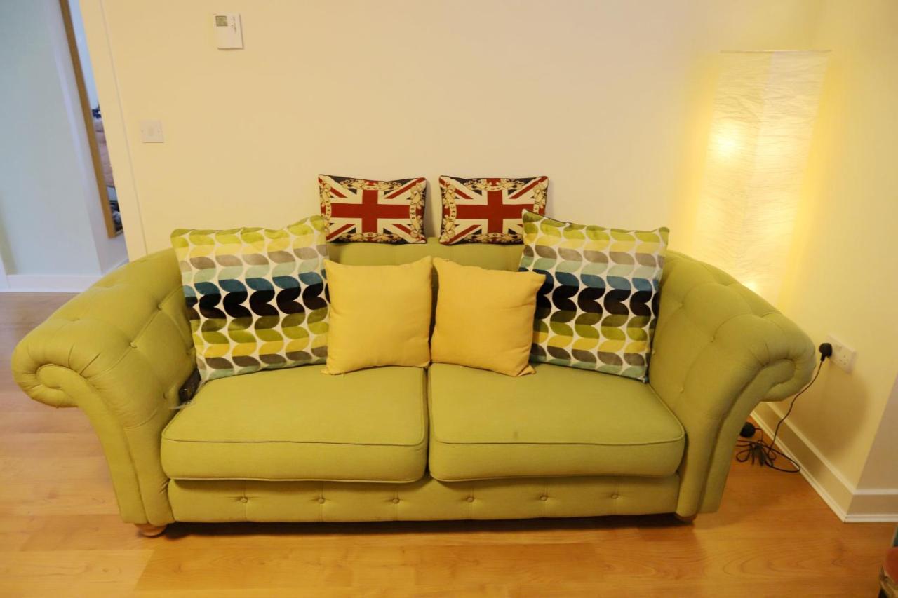 Easytravel Luxury Nec/Airport 3 Beds House Apartment เบอร์มิงแฮม ภายนอก รูปภาพ