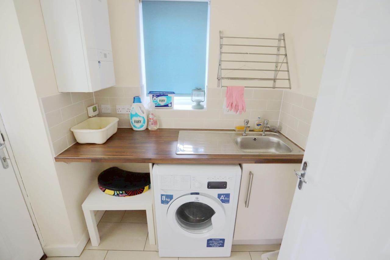 Easytravel Luxury Nec/Airport 3 Beds House Apartment เบอร์มิงแฮม ภายนอก รูปภาพ