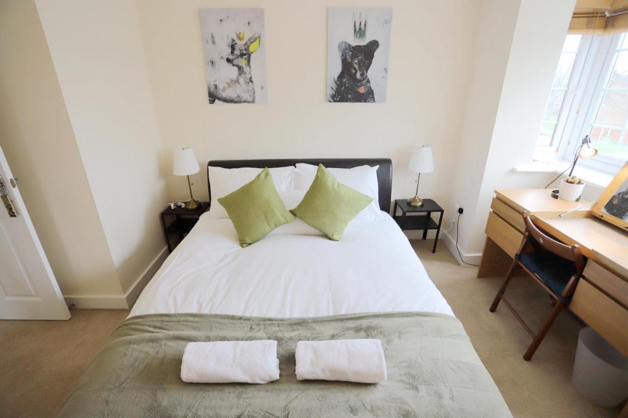 Easytravel Luxury Nec/Airport 3 Beds House Apartment เบอร์มิงแฮม ภายนอก รูปภาพ