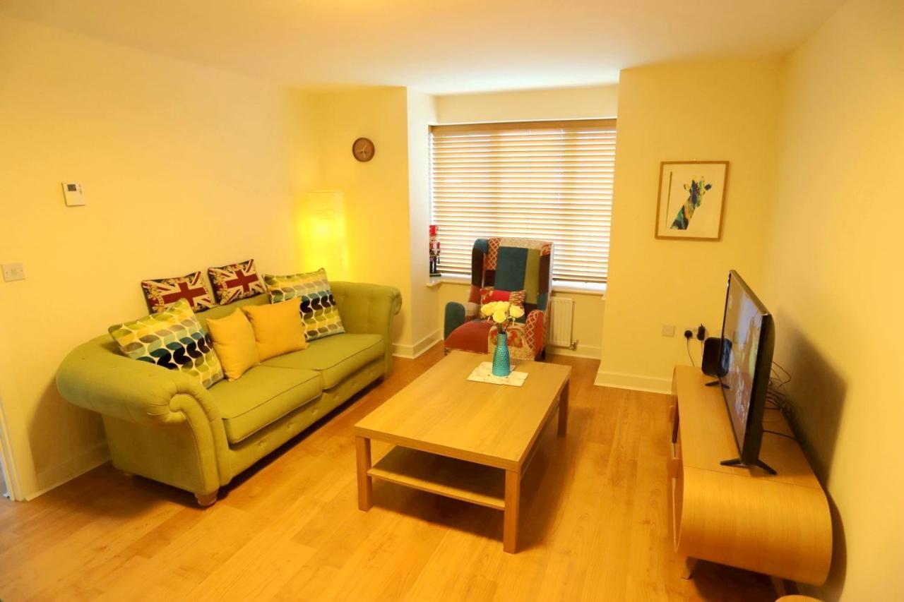 Easytravel Luxury Nec/Airport 3 Beds House Apartment เบอร์มิงแฮม ภายนอก รูปภาพ