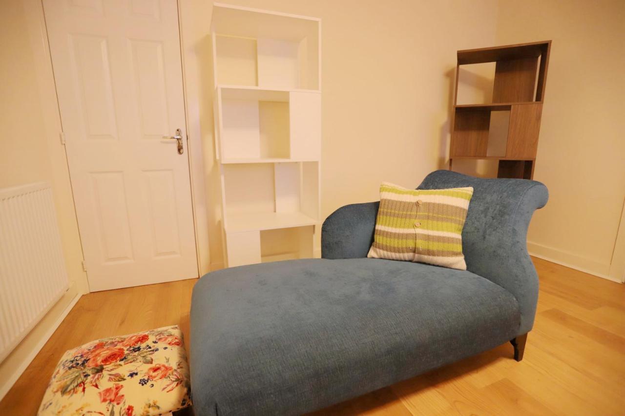 Easytravel Luxury Nec/Airport 3 Beds House Apartment เบอร์มิงแฮม ภายนอก รูปภาพ